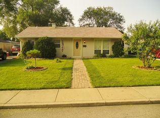 20 Walnut St, Carpentersville, IL 60110