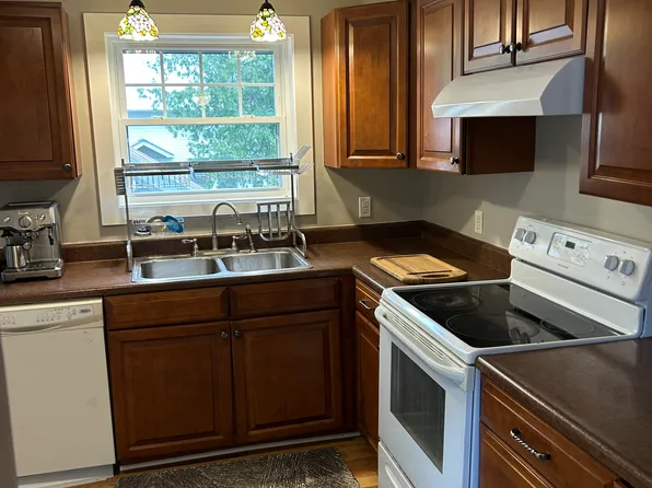 2 Lawrence Ln #B, Bristol, VT 05443
