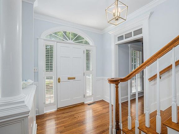 5th image of 604 W Hood St