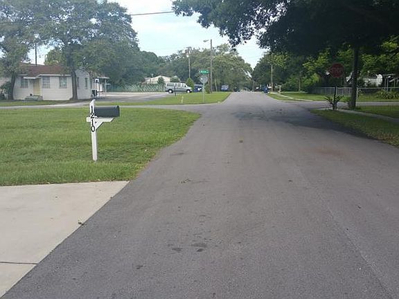 3rd image of 1210 W Meadowbrook Ave
