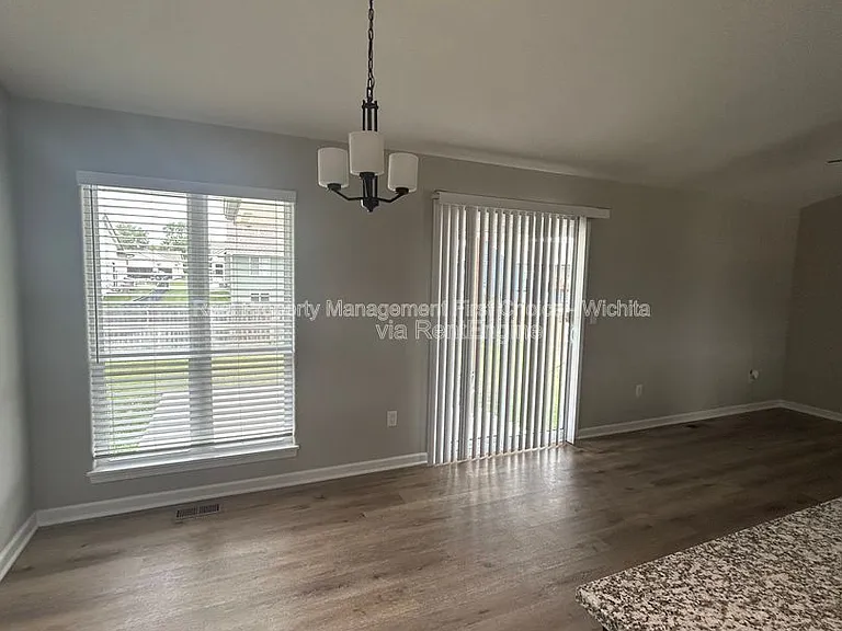 902 E Bellows St — Photo 14