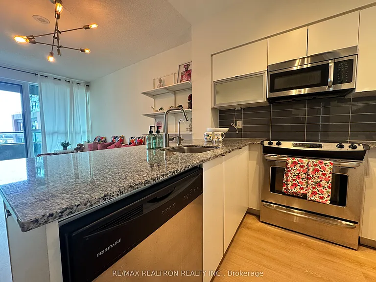 150 E Liberty St #407 — Photo 7