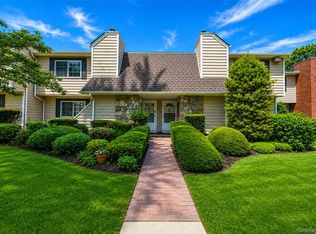 230 Lake Pointe Cir #230, Middle Island, NY 11953