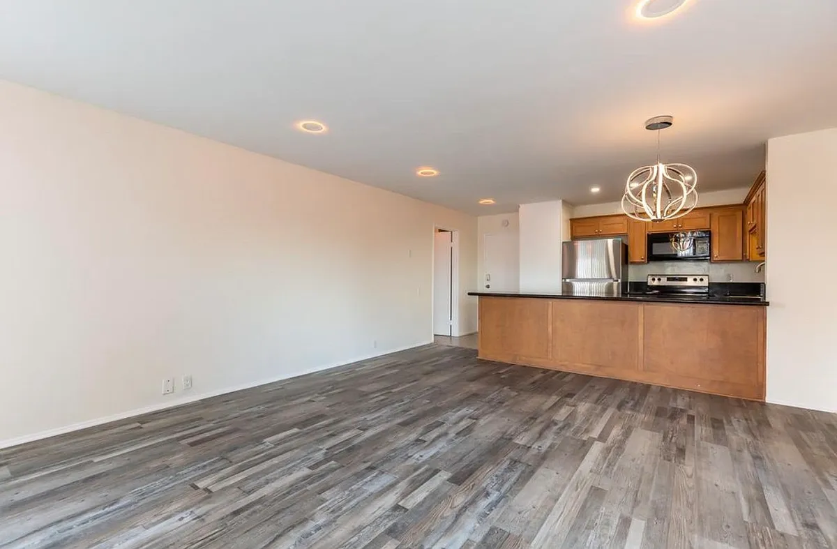 Building Photo - 1855 Diamond St #5-122