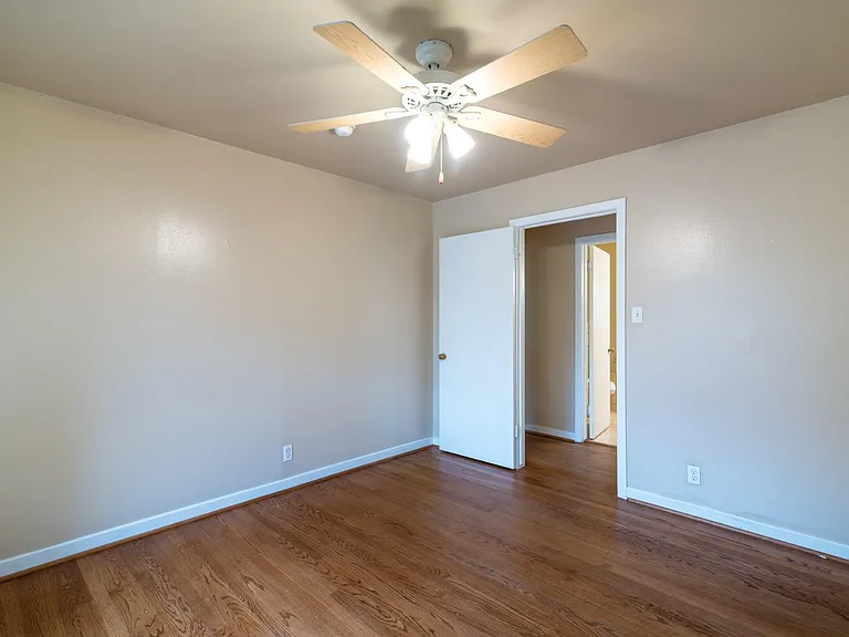 9718 Pine Lake Dr — Photo 23