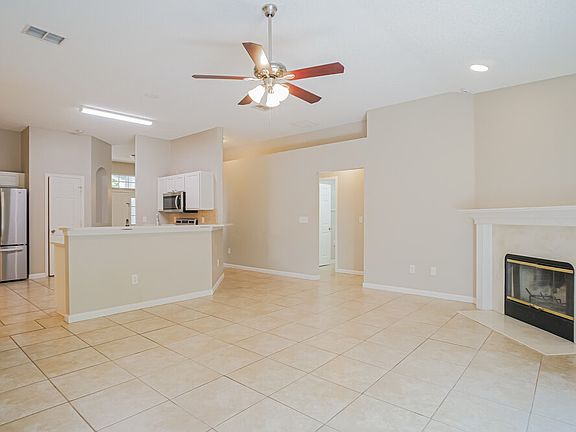 4th image of 391 Meadowlark Ln