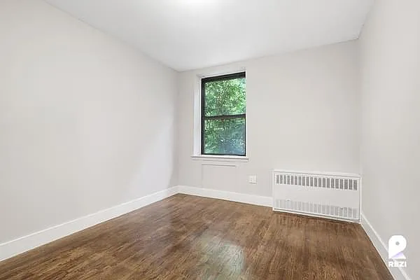 Rented by REZI | media 12