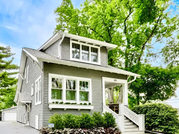 203 N Haddow Ave, Arlington Heights, IL 60004