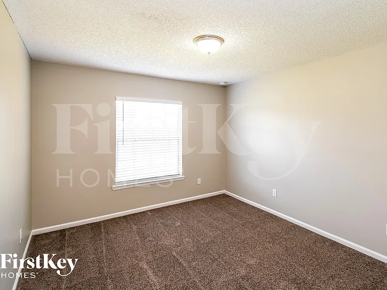 4630 Pebble Brook Dr — Photo 13
