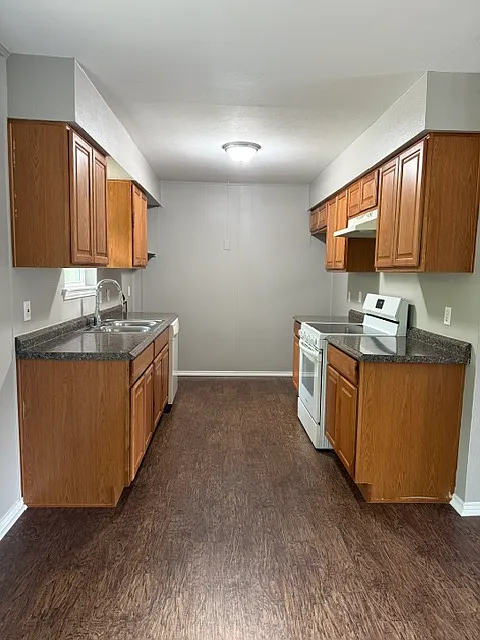 558 Power Dr — Photo 2