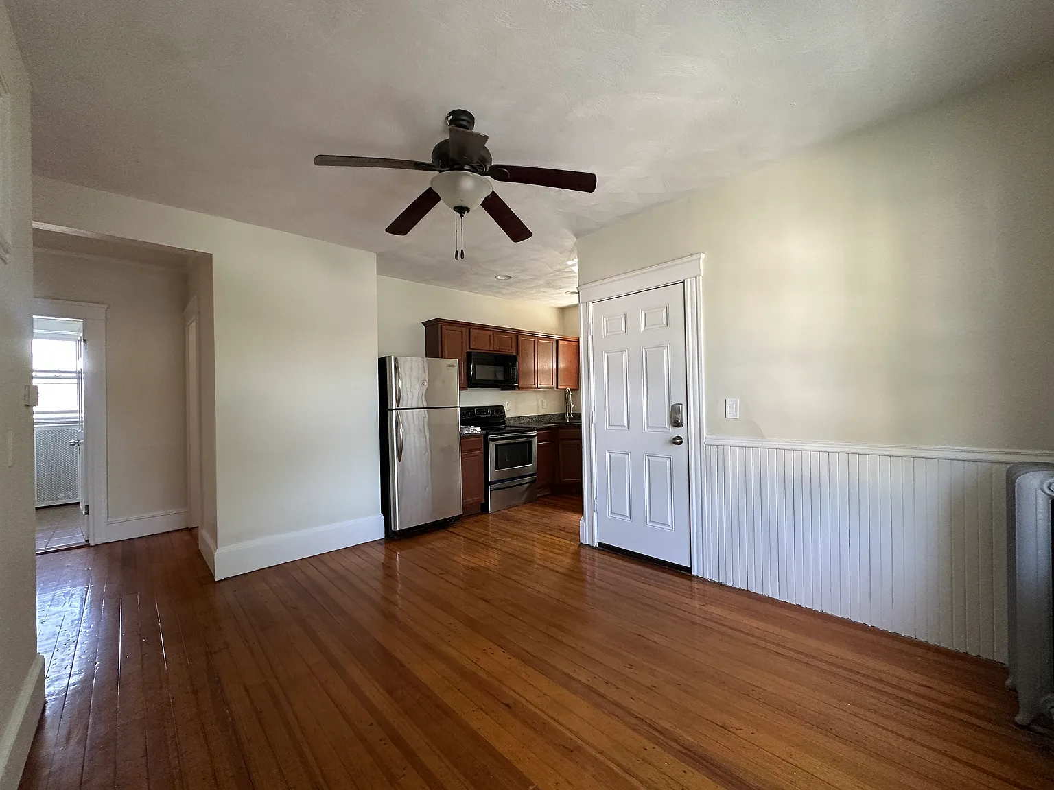 230 Bay View Ave — Photo 4