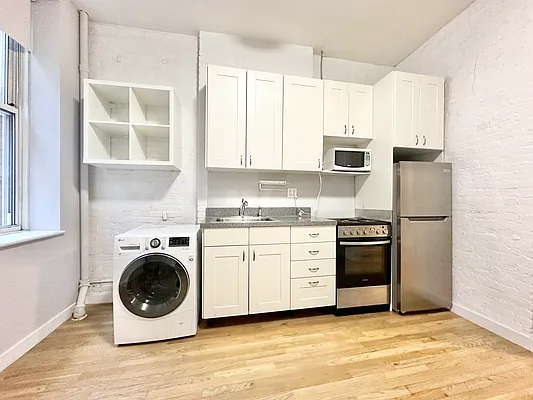 Rented by Camelot Realty Group | media 2