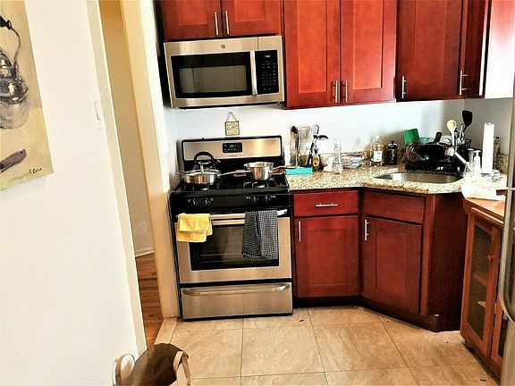4th image of 219 E 17th St #1R