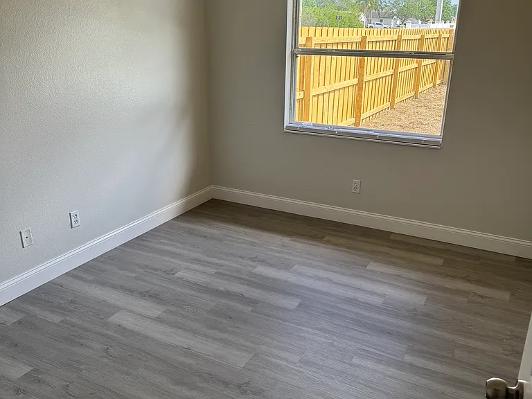 902 Fort St NW — Photo 19