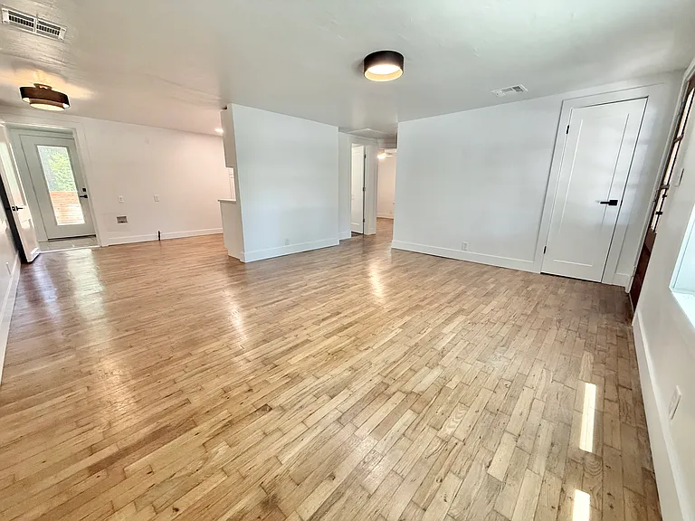 721 E Brooks St — Photo 11