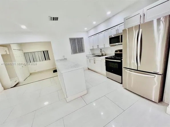 18320 NE 7th Ct #18320, Miami, FL 33179