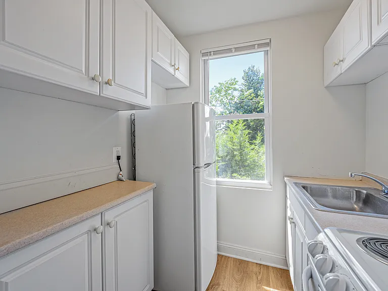 111 W 29th St #3R — Photo 6