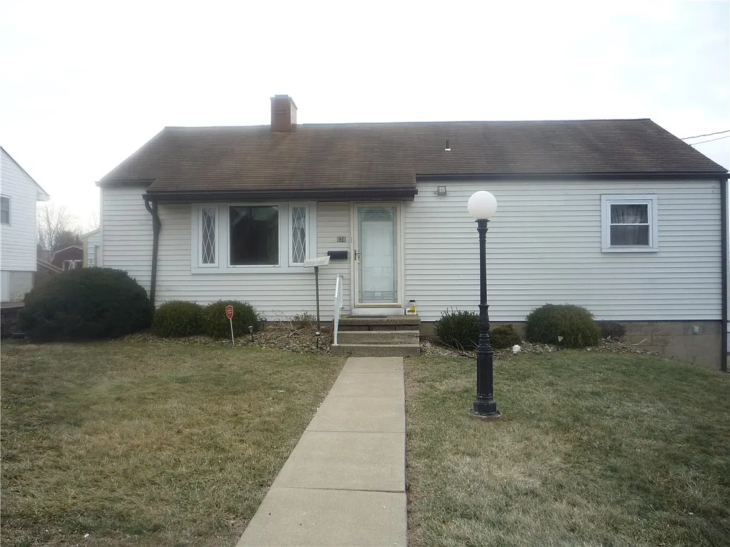 638 Lynn St photo 1