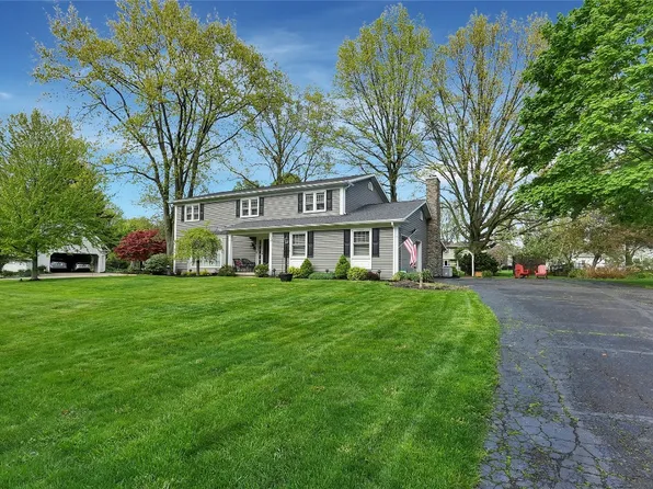 1465 Persimmon Ln, Fairview, PA 16415