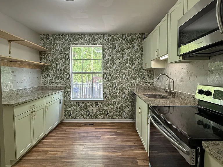 10910 Chesterwood Dr — Photo 11