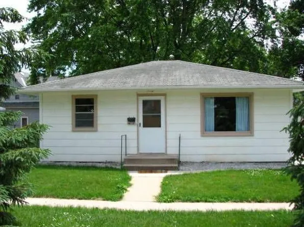 413 W 2nd St, Wayne, NE 68787