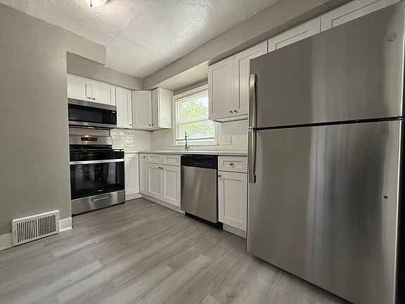 3rd image of 4241 Bayard Rd