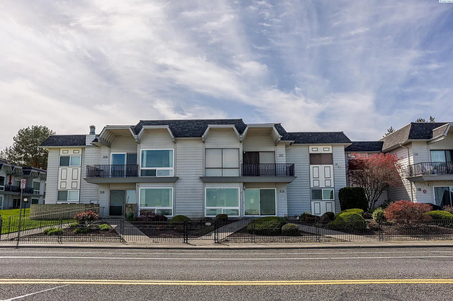 2401 W Canal Dr APT 2A photo 1
