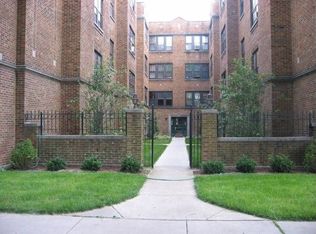 3211 W Belle Plaine Ave APT 3B, Chicago, IL 60618