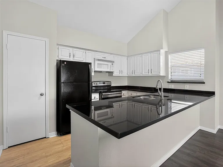 88 Lakeview Vlg — Photo 24