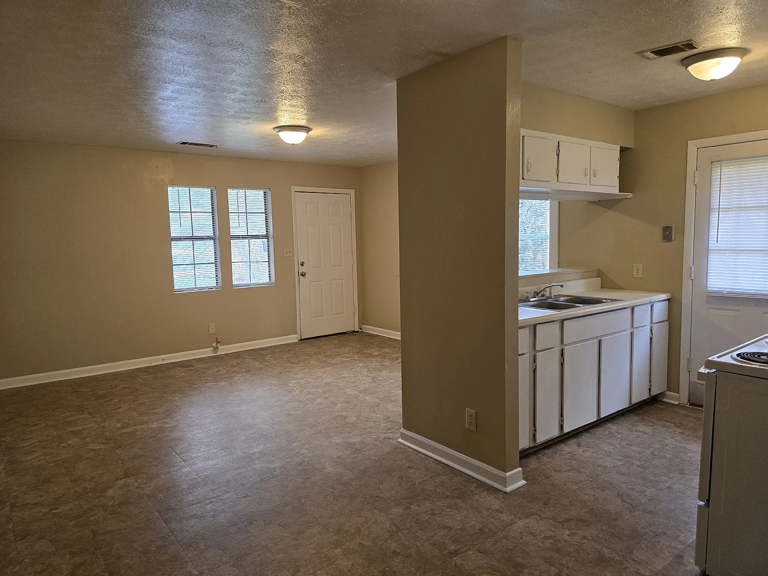 2 bed, 800 sqft, $890 — Photo 4