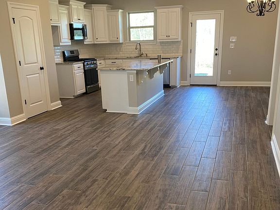 4th image of 820 Lakehaven Dr