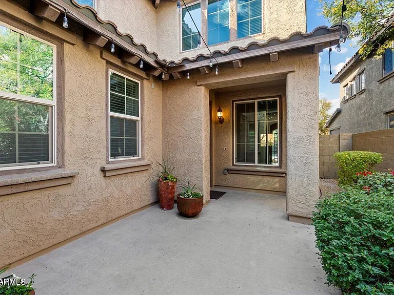 3734 E Matthew Dr — Photo 2