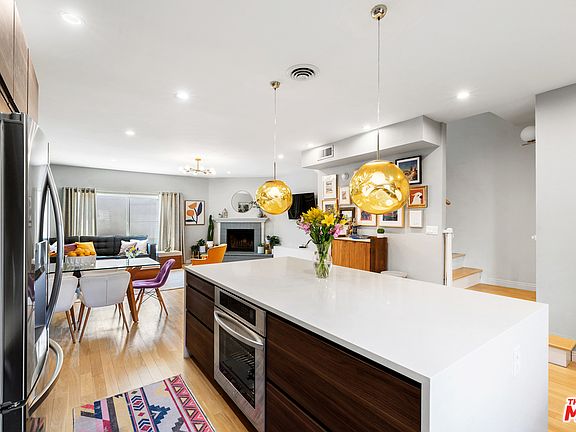 4th image of 4821 Riverton Ave APT 3