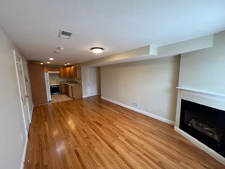 1135 Washington St #4 — Photo 3