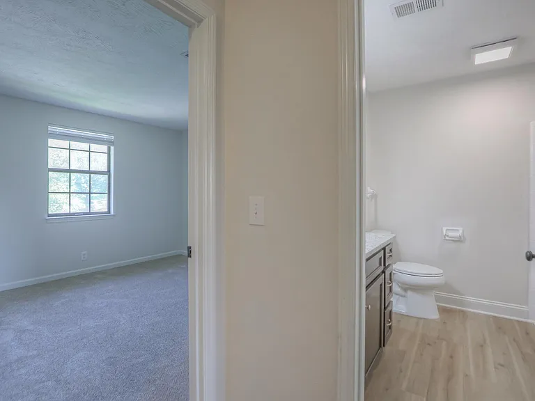 Brentwood Square Condominiums — Photo 11
