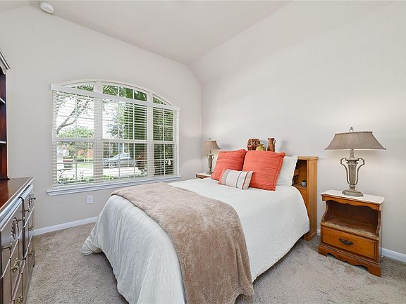 4th image of 17019 Thirsk Pl