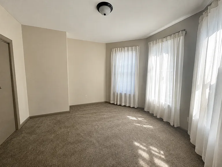 2 Park St #2R — Photo 7