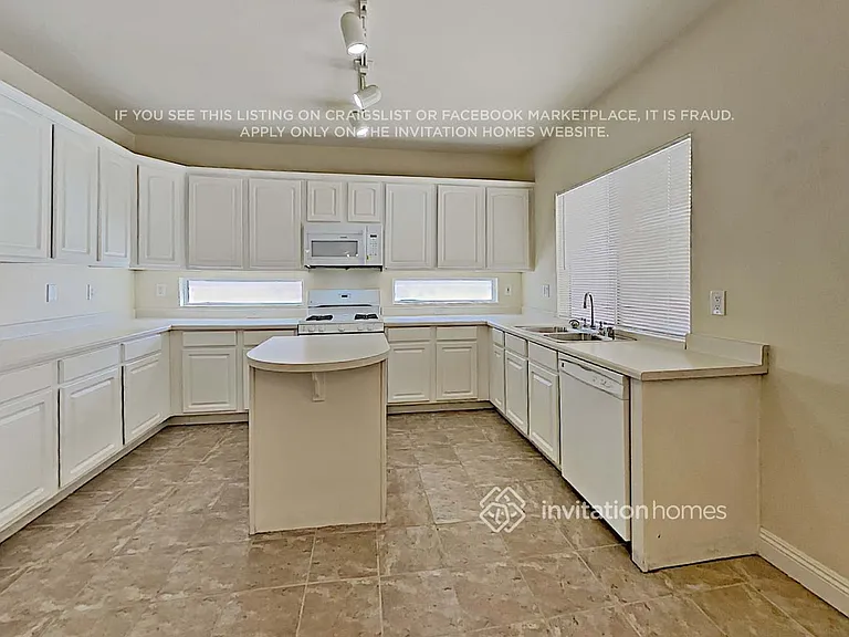 2745 Rebano St — Photo 10