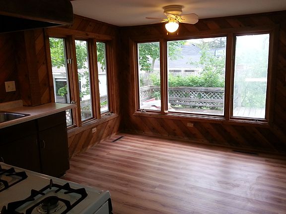 Eat-in with deck view