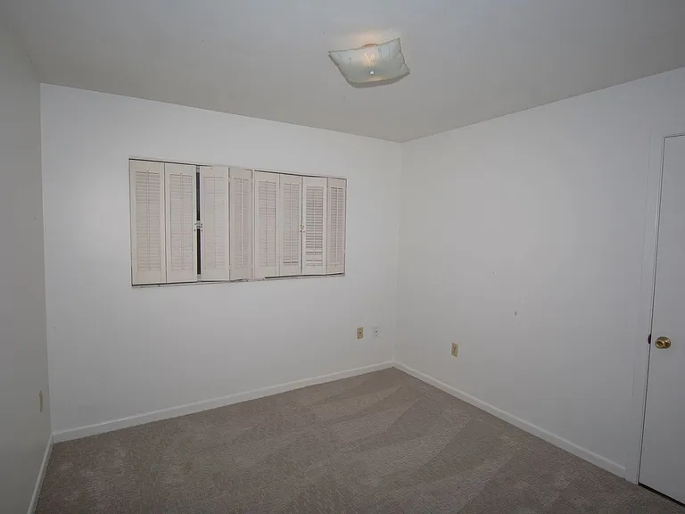 601 Shady Lane Dr — Photo 8