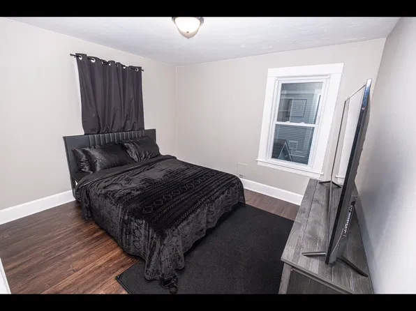 17 Lovewell St #1/2, Nashua, NH 03060