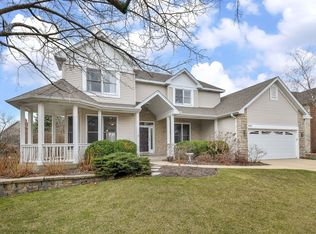 2830 Carriage Way, Aurora, IL 60504