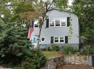 31 Avon Rd, Lake Peekskill, NY 10537