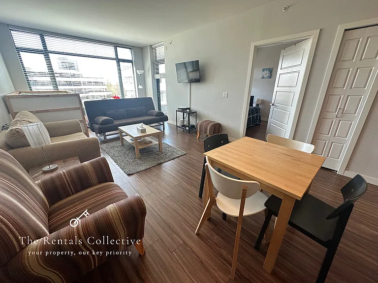 215 W 1st St #204 — Photo 6