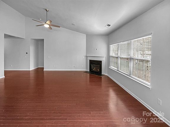 3rd image of 12332 Flatbush Dr