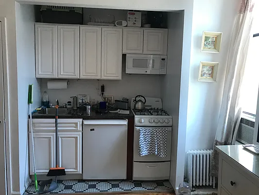 Rented by Salon Realty Corp | media 4