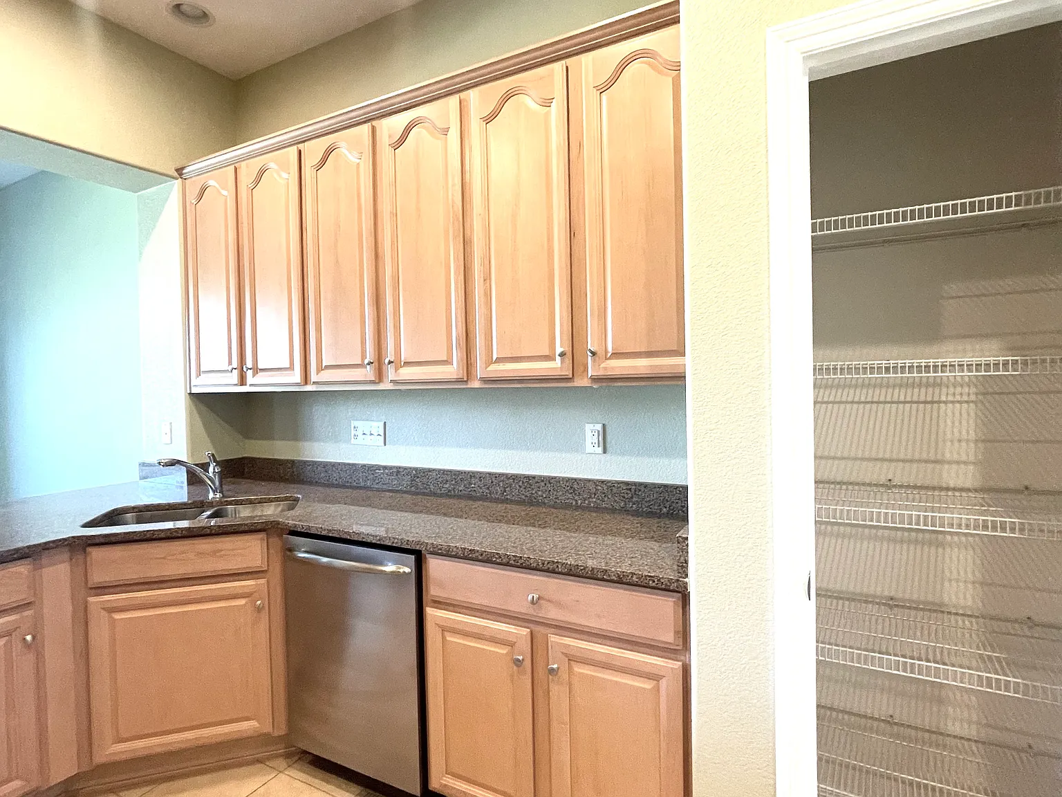3 bed, 3208 sqft, $3,600 — Photo 3