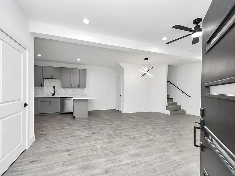 7412 Carver Rd #B — Photo 3