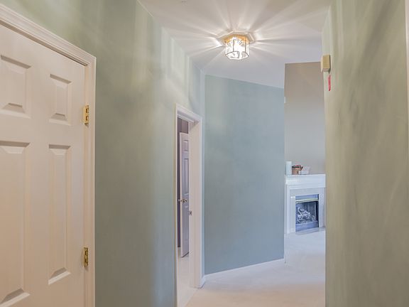4th image of 11301 Westbrook Mill Ln Suite 304