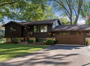 8485 Red Oak Dr, Mounds View, MN 55112